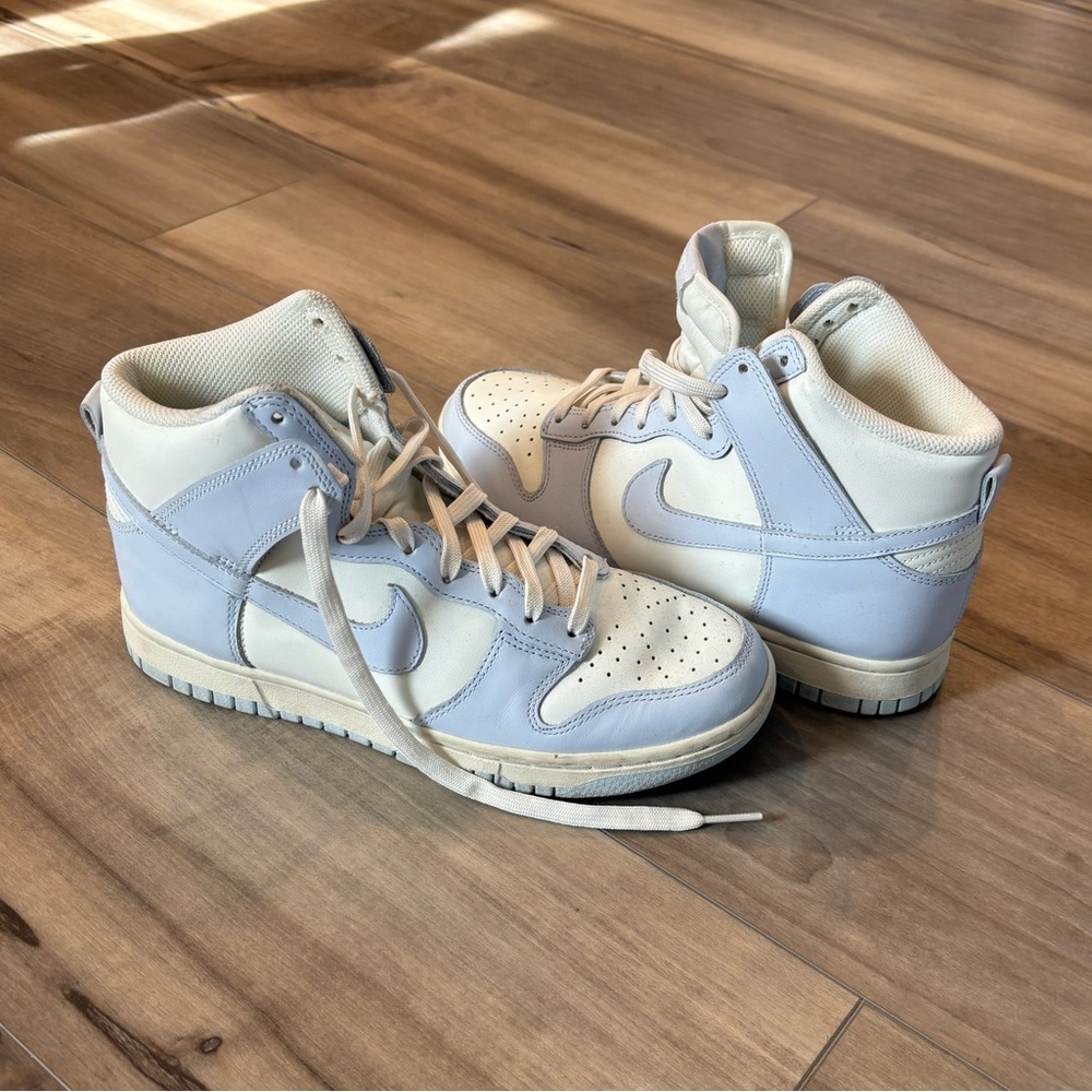 Women’s Nike Dunks Size 7